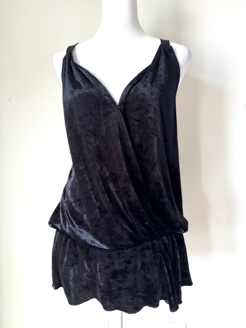 Express black velvet crisscross top Sz M NWT